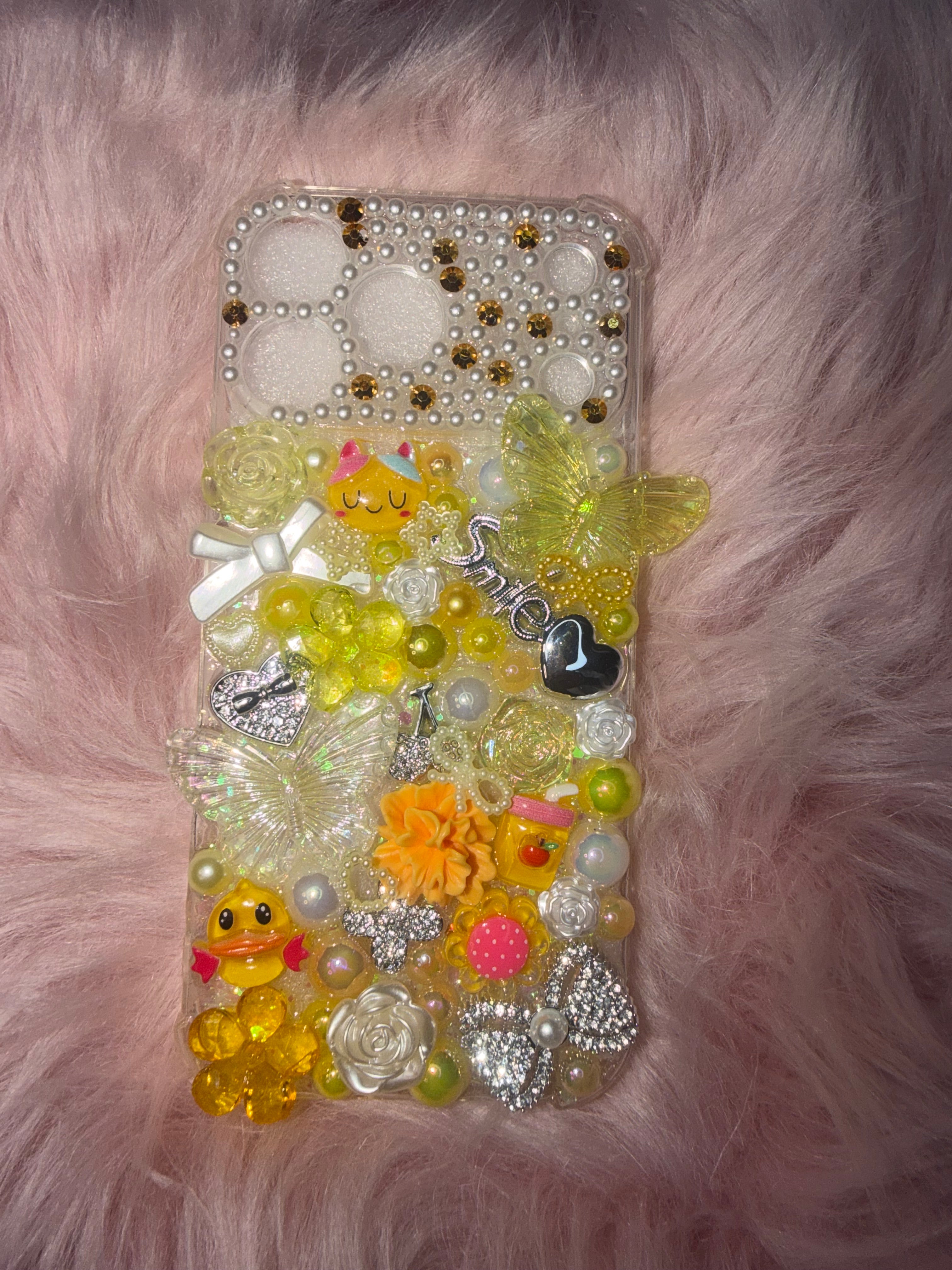 YELLOW AND WHITE IPHONE17 PRO MAX CASE